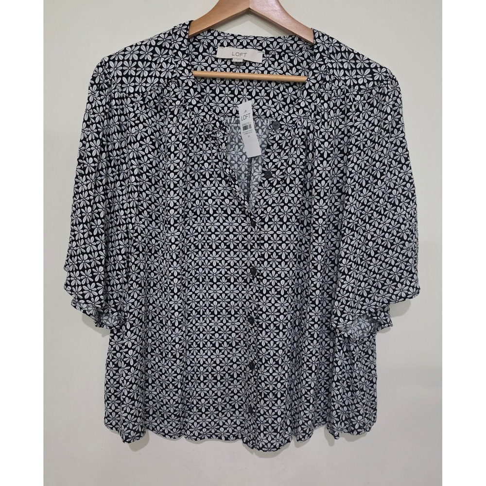 NWT LOFT Floral Button Front Blouse Womens Medium Black White Short Sleeve Rayon